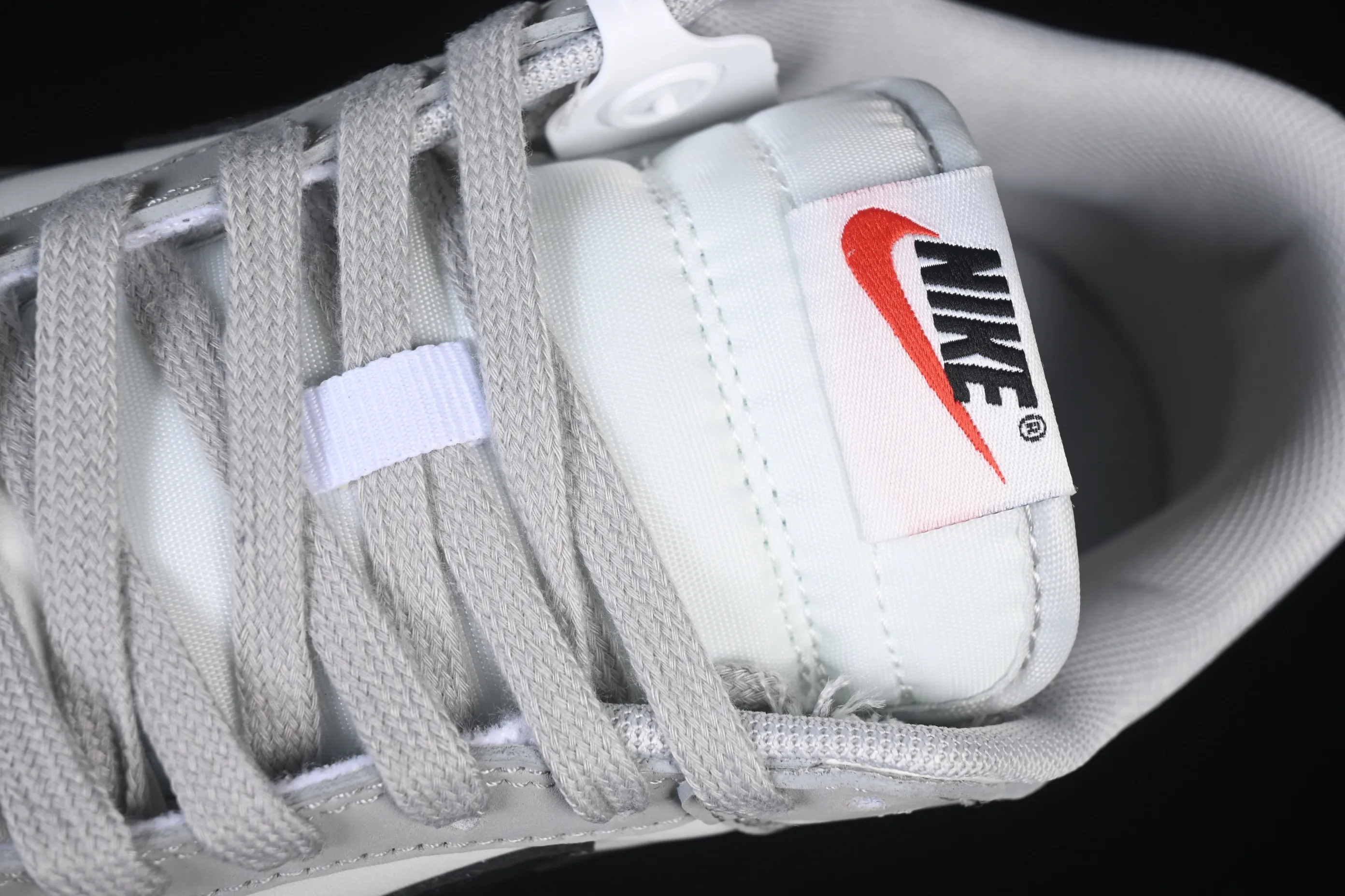 All categories Nk SB Dunk series Nk SB Dunk Low low-top sneakers Nike SB Dunk Low white, black and gray low-top casual sneakers IB3079-101